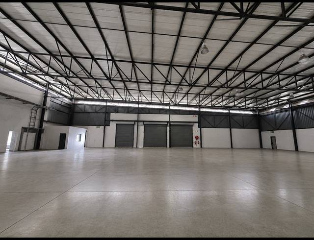 2,348M² WAREHOUSE TO LET IN LONGMEADOW
